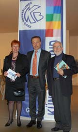 Mitte: Alvaro Verbena, Bürgermeister von Deruta - Rechts: Pino Bonanno, Kunstkritiker